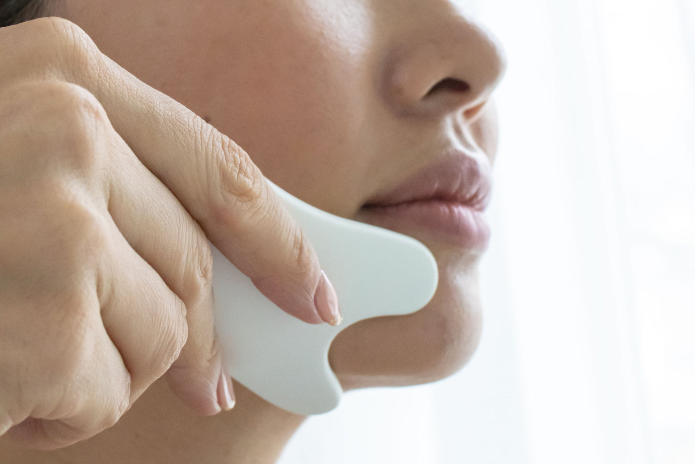 Gua sha: Uses, benefits, and side effects